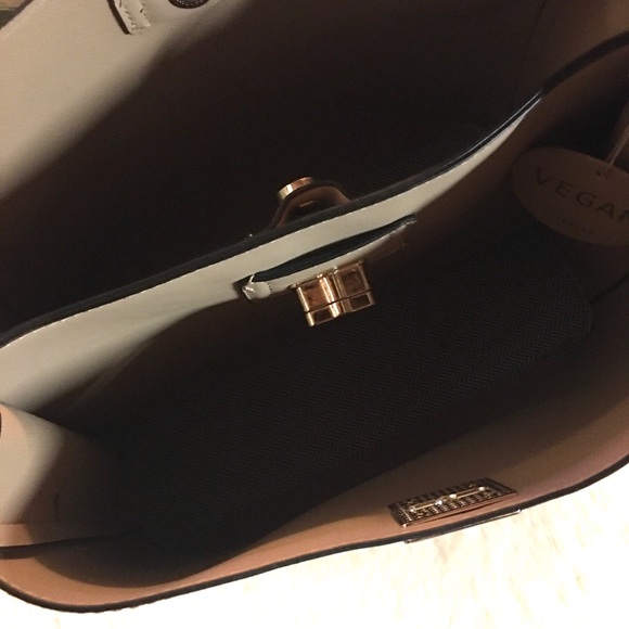 Taupe VeGan handbag. - Picture 6 of 8